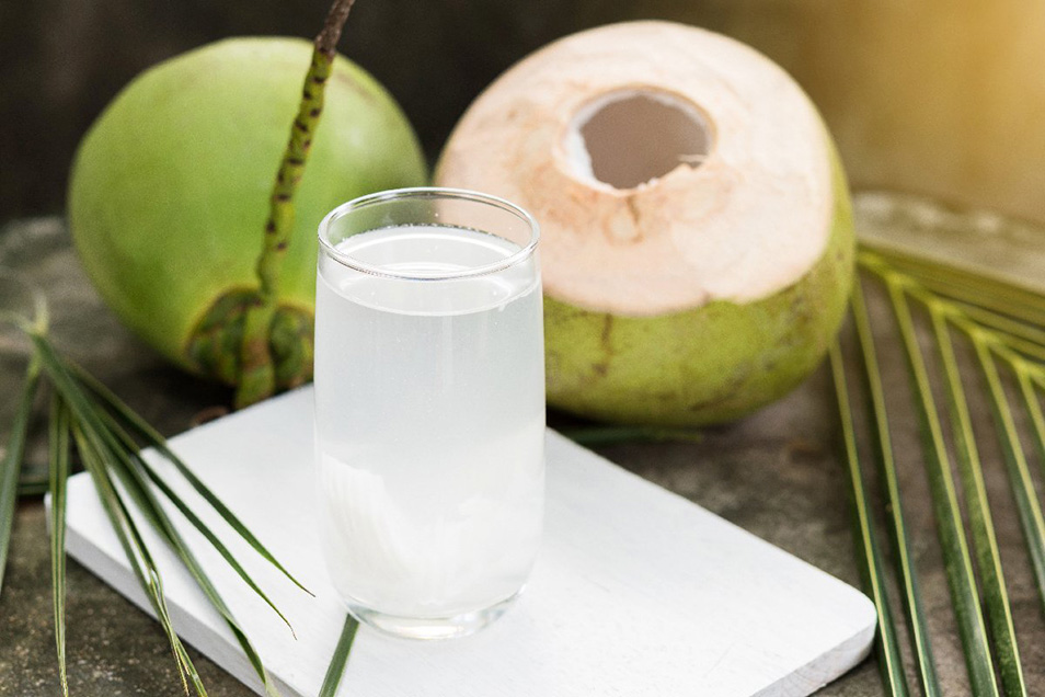 Kiên trì uống nước dừa thường xuyên