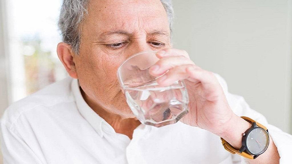 Người cao tuổi cần bổ sung lượng nước ít hơn khi còn trẻ