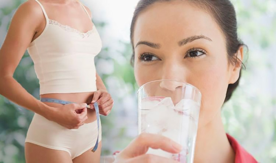 Người thừa cân uống nước đủ sẽ giúp giảm cân