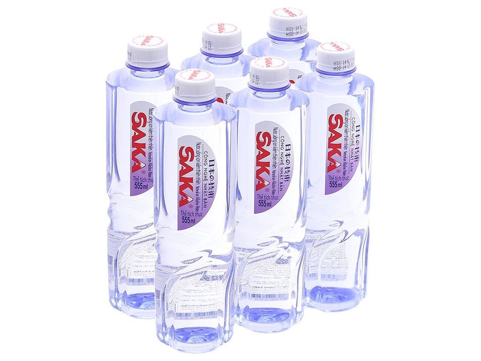 Uống nước ion kiềm đóng chai Saka giúp làm loãng nồng độ cồn, giảm say hiệu quả