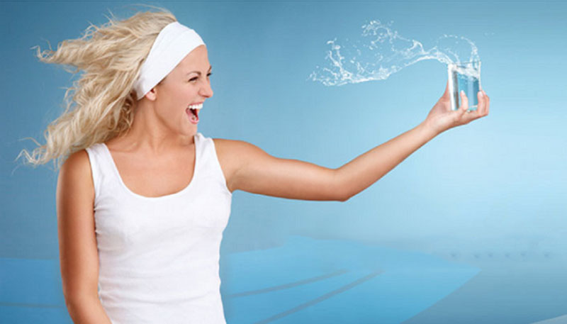 Nước khoáng có ga chứa hàm lượng vi khoáng cao giúp bù nước và mang đến sự sảng khoái cho cơ thể 