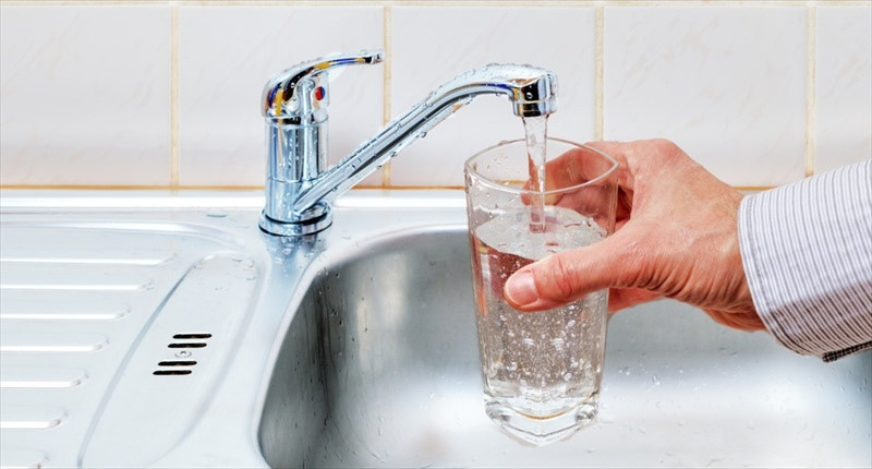 Nước sạch thường có màu trong và không có mùi, vị lạ