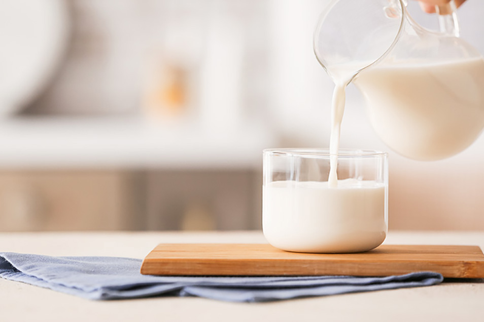 Sữa tươi chứa nhiều dưỡng chất tốt cho làn da