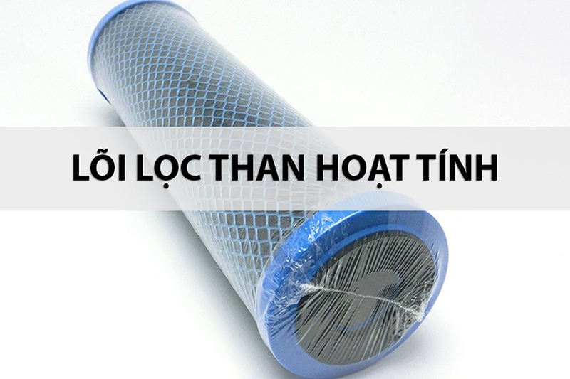 Tháo các lõi lọc than hoạt tính để vệ sinh