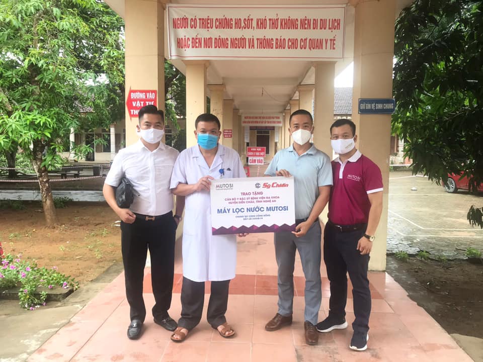 Trao tặng máy lọc nước cho bệnh viện đa khoa Diễn Châu
