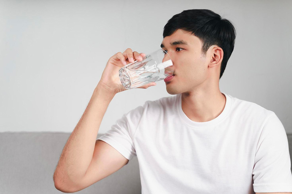 Uống 2 lít nước mỗi ngày