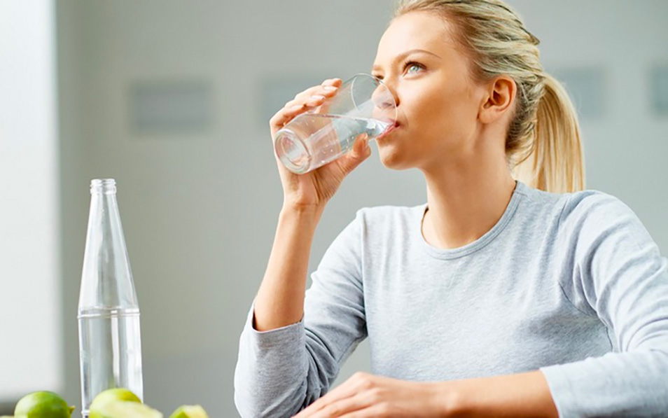 Uống nhiều nước giúp thanh lọc cơ thể