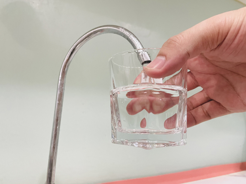 Với máy lọc nước nóng lạnh, bạn có thể yên tâm sử dụng nguồn nước trực tiếp từ vòi