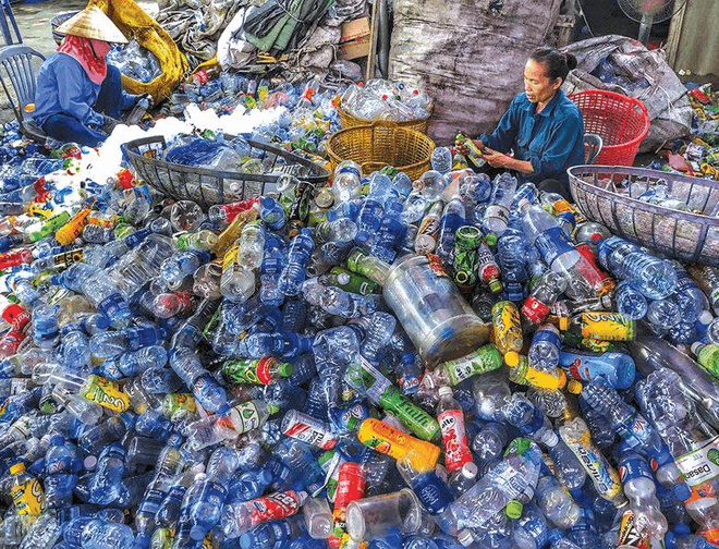 rác thải từ chai nhựa